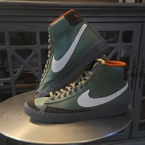 Nike Green and White High-Top Sneakers